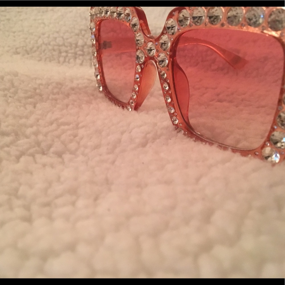 Sunglasses/ glasses